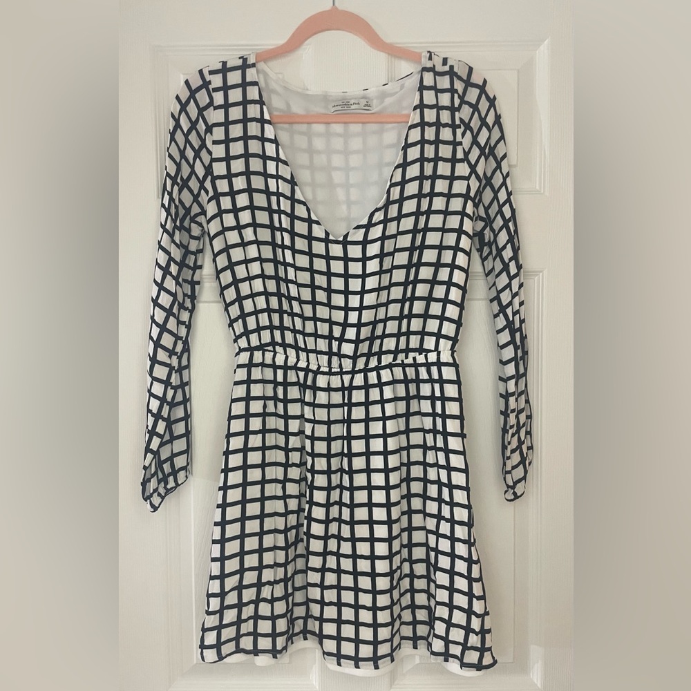 Abercrombie & Fitch Long Sleeve V Neck Dress